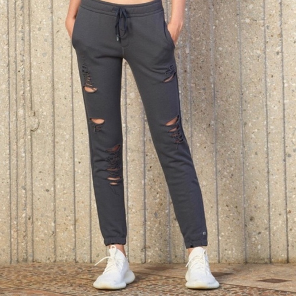 Alo Ripped Sweatpant in Anthracite Size M